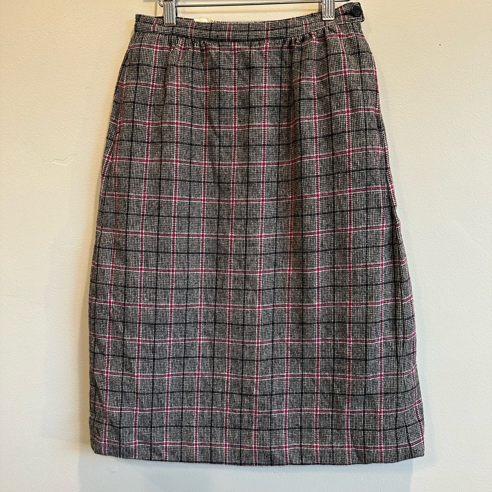 Vintage Pendleton Plaid Gray and Pink Women's Skirt. Size 8.